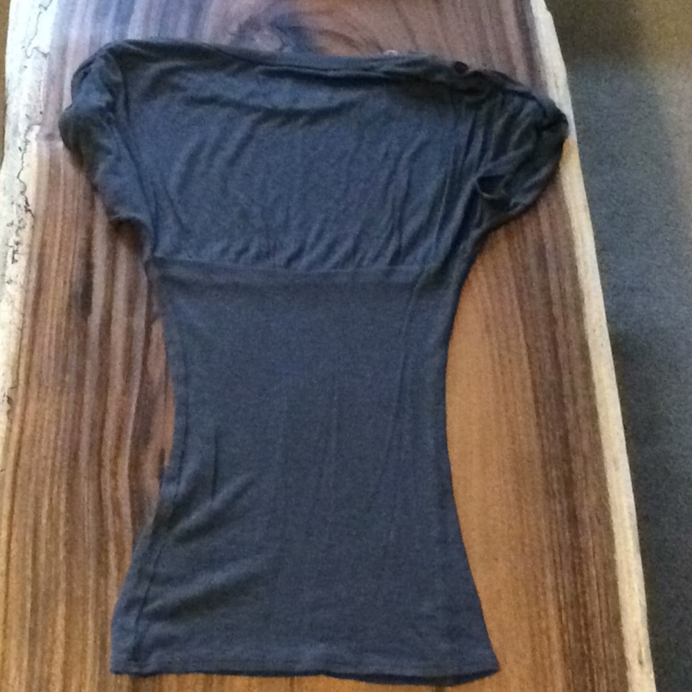 Form fitting top - Picture 4 of 4